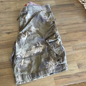 Men’s Camouflage Cargo Shorts Size 38 Like New
